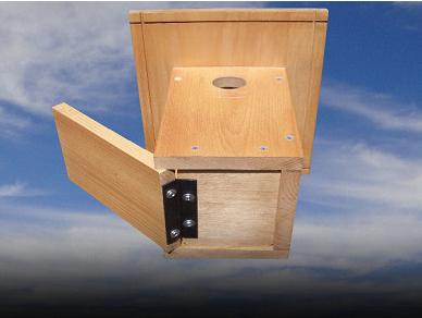 Polypropylene nestbox hinge